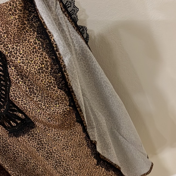 Handmade leopard print top with gold sequins and black lace - Picture 3 of 5